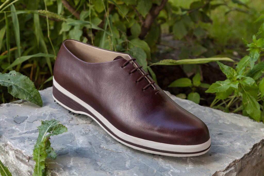 handgefertigte Golfschuhe für Herren ohne Naht