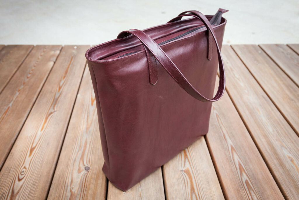 Weinrote Lederhandtasche, maßgefertigt, A4-Größe