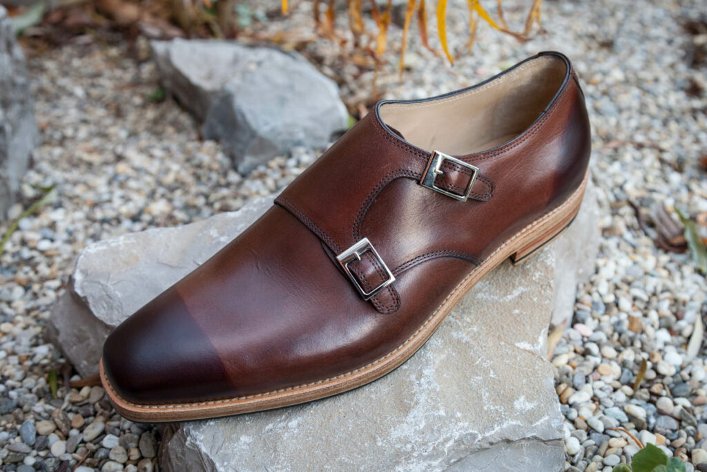 Handgefertigte braune Maßschuhe für Herren mit zwei Schnallen