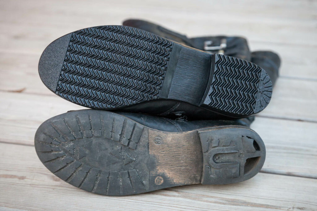Schuhreparatur Laufsohle von Stiefeln, vorher/nachher