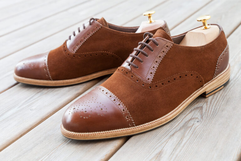 Handgemachte Herrenschuhe, Oxford Full Brogue, mittelbraunes Rauhleder und Glattleder, Ledersohle, durchgenäht, Abb. 43