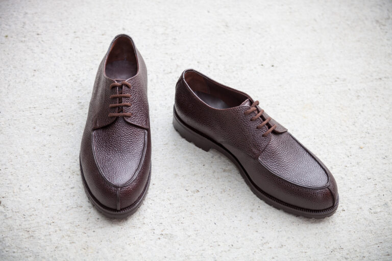 Herrenschuhe, Norweger, dunkelbraunes Leder, handgemacht, Vollgummisohle (Vibram), Größe 43