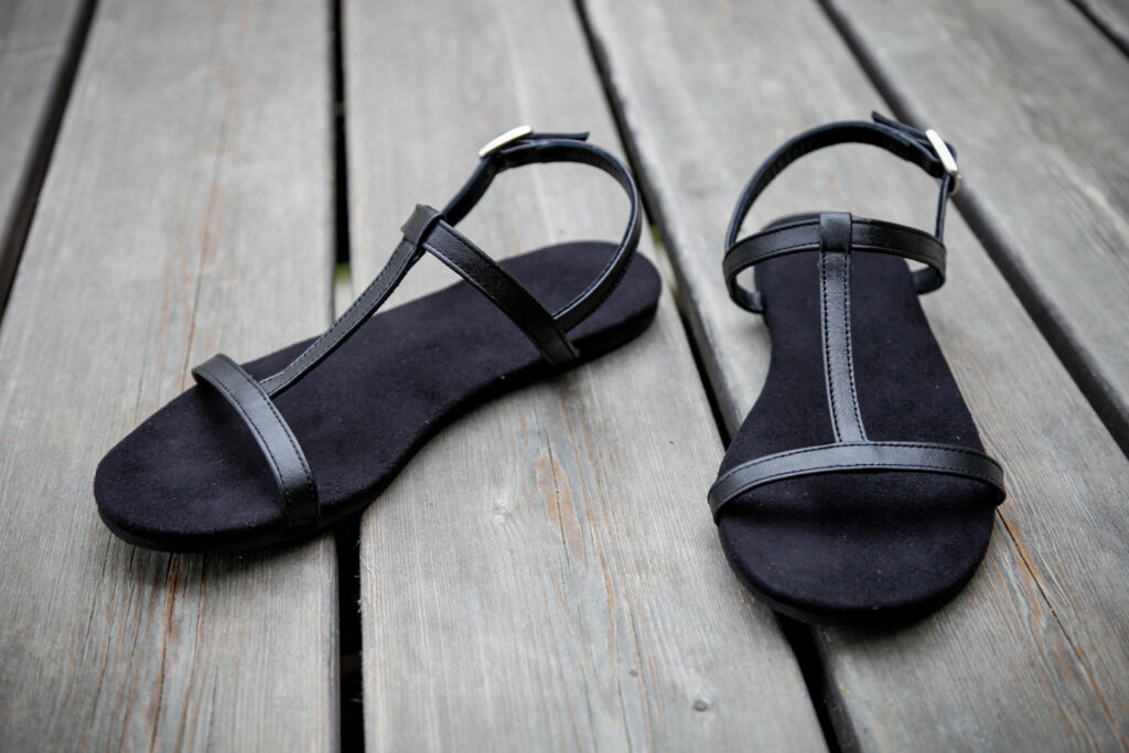 Schwarze Damen-Sandalen, handgemacht