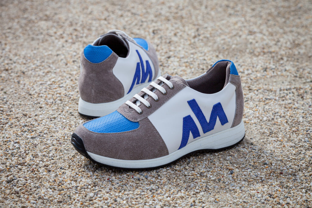 handgemachte Laufschuhe für Herren in Blau, Grau und Weiß