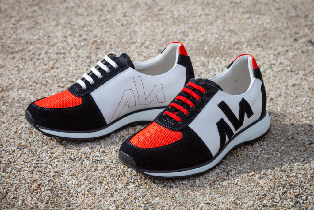 handgemachte Laufschuhe für Herren in Rot, Schwarz und Weiß