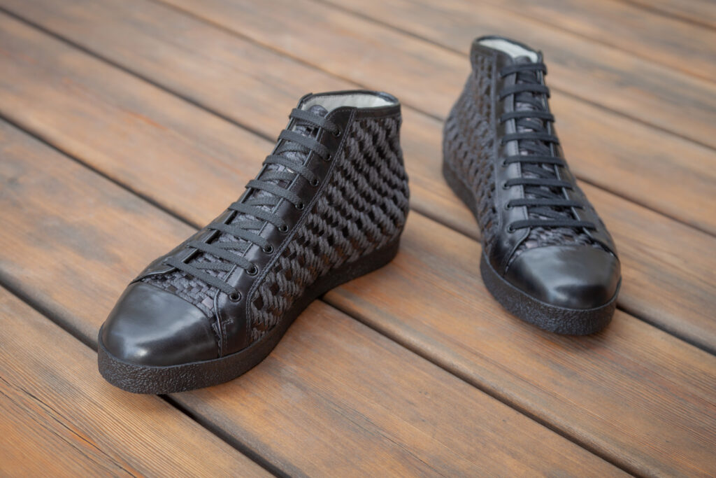 handgefertigte schwarze Sneaker für Herren mit Schnürung