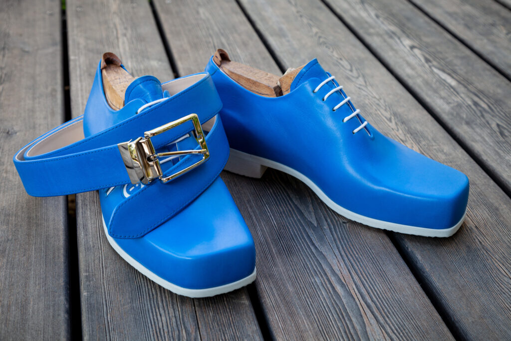 Halbschuhe nach Maß, blaues Leder mit Gürtel, 1220 Wien, Maßschuhmacher