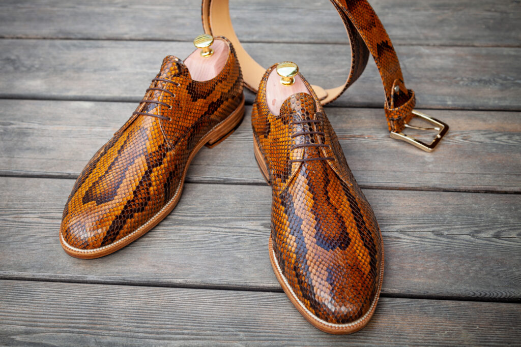 Exotische Maßschuhe aus Schlangenleder mit Gürtel, Halbschuhe, Maßschuhmacher Hashemi, Seestadt Aspern