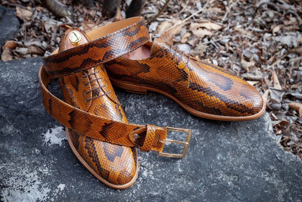 Exotische Maßschuhe aus Schlangenleder, Kombination Halbschuhe und Gürtel, Maßschuhmacher Hashemi, 1220 Wien